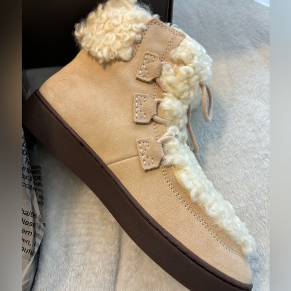 NIB Vionic Orthopedic Neutral Fuzzy Sherpa Boots - Picture 3 of 11